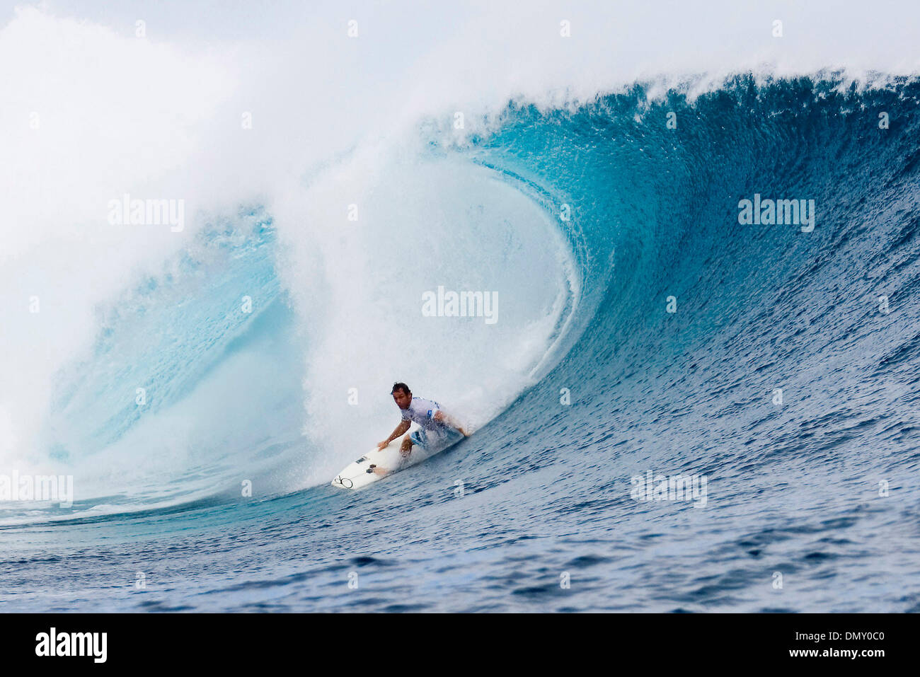 Maggio 23, 2006; Tavarua Island, isole Figi; TAYLOR KNOX (Carlsbad, California, USA) ha trovato la sua forma in due round afferrando una delle più grandi corse del tubo del giorno il punteggio 9 punti su un massimo di dieci per l'onda durante il Globe WCT Fiji. Knox eliminato Ian Walsh (AUS) dall'evento. Il Globe WCT Fiji è la quarta fermata sul favorisce uomini ASP World Tour offre la top 45 uomini in th Foto Stock