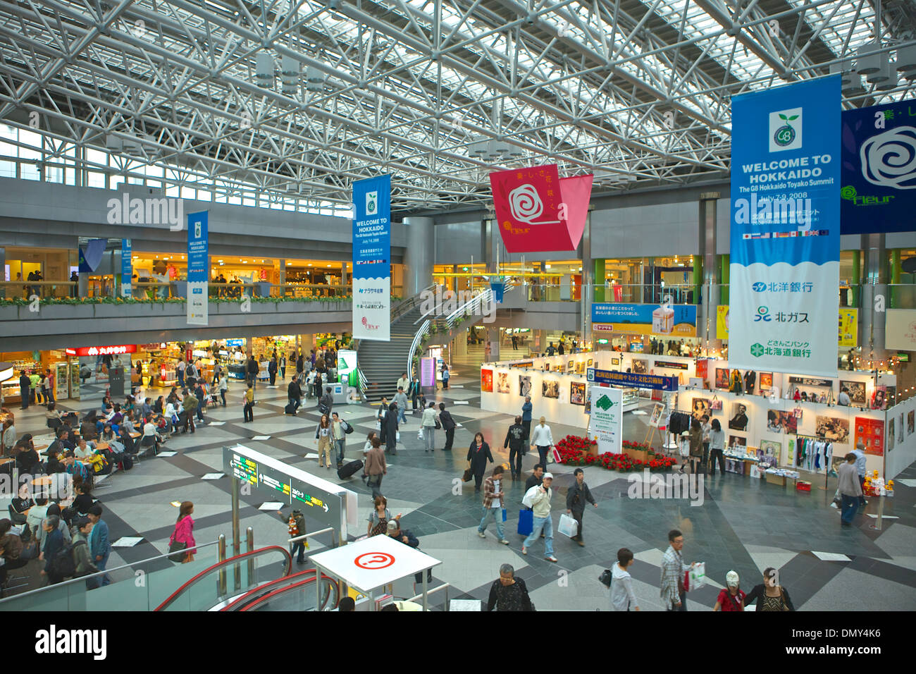 I viaggiatori all'aeroporto internazionale di Sapporo, Giappone Foto Stock