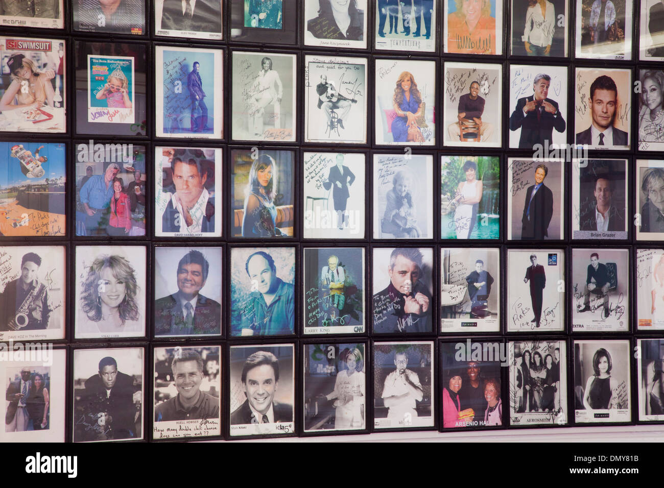 Foto celebrità sul muro a Rosa's Hot Dogs ristorante, Los Angeles, California, Stati Uniti d'America Foto Stock