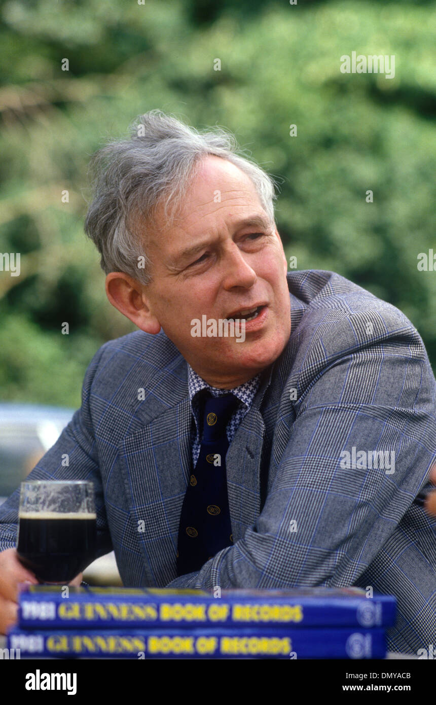 Norris McWhirter, editore del Guinness Book of Records. Londra Inghilterra Regno Unito. Intorno al 1985 1980, HOMER SYKES Foto Stock