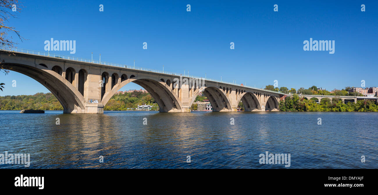 WASHINGTON, DC, Stati Uniti d'America - Key Bridge, Fiume Potomac. Foto Stock