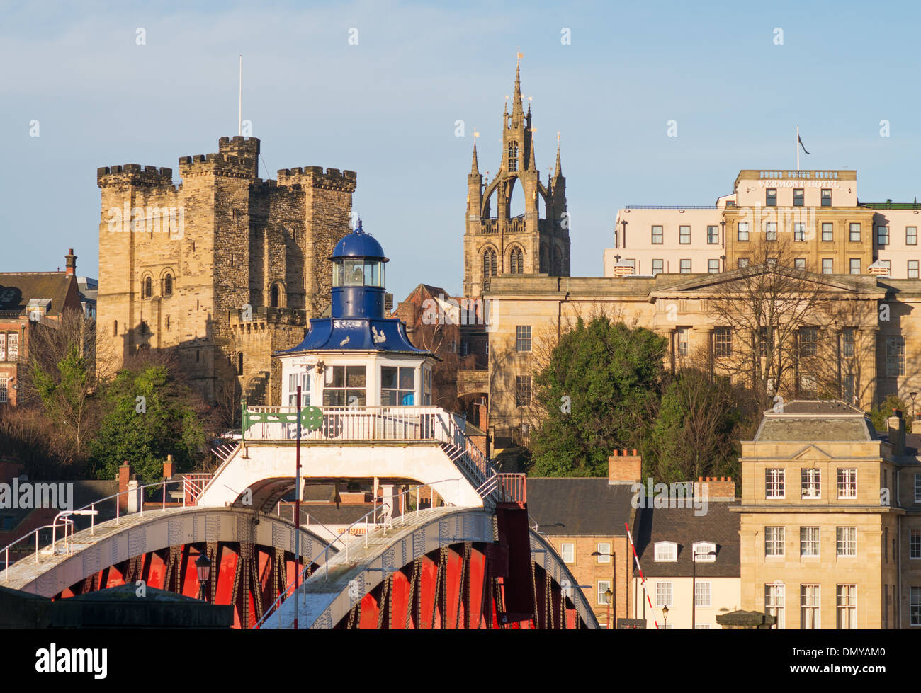 Newcastle upon Tyne skyline, castello, la cattedrale, il ponte girevole, North East England, Regno Unito Foto Stock