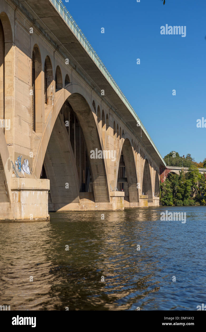 WASHINGTON, DC, Stati Uniti d'America - Key Bridge, Fiume Potomac. Foto Stock