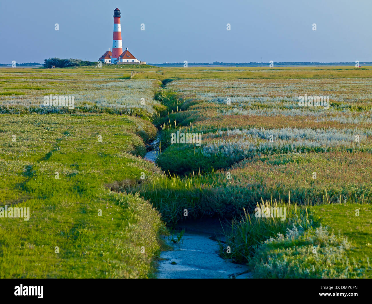 Faro Westerheversand, penisola di Eiderstedt, Frisia settentrionale, Schleswig-Holstein, Germania Foto Stock
