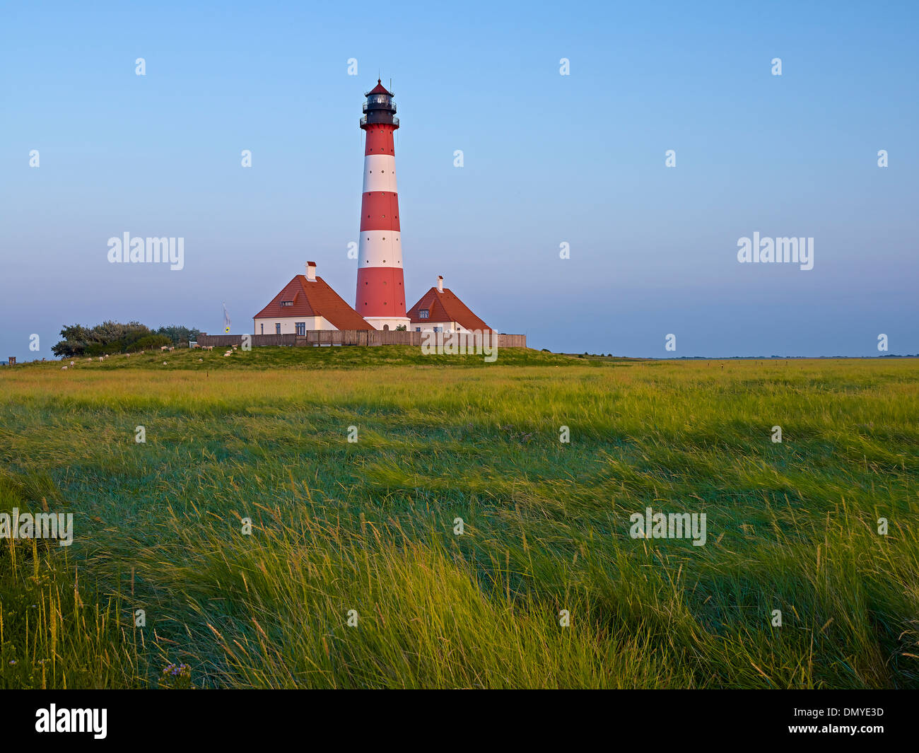 Faro Westerheversand, penisola di Eiderstedt, Frisia settentrionale, Schleswig-Holstein, Germania Foto Stock
