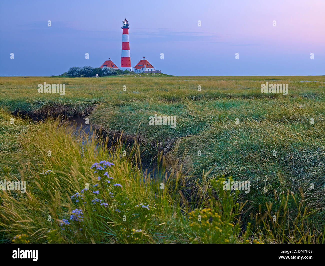 Faro Westerheversand, penisola di Eiderstedt, Frisia settentrionale, Schleswig-Holstein, Germania Foto Stock