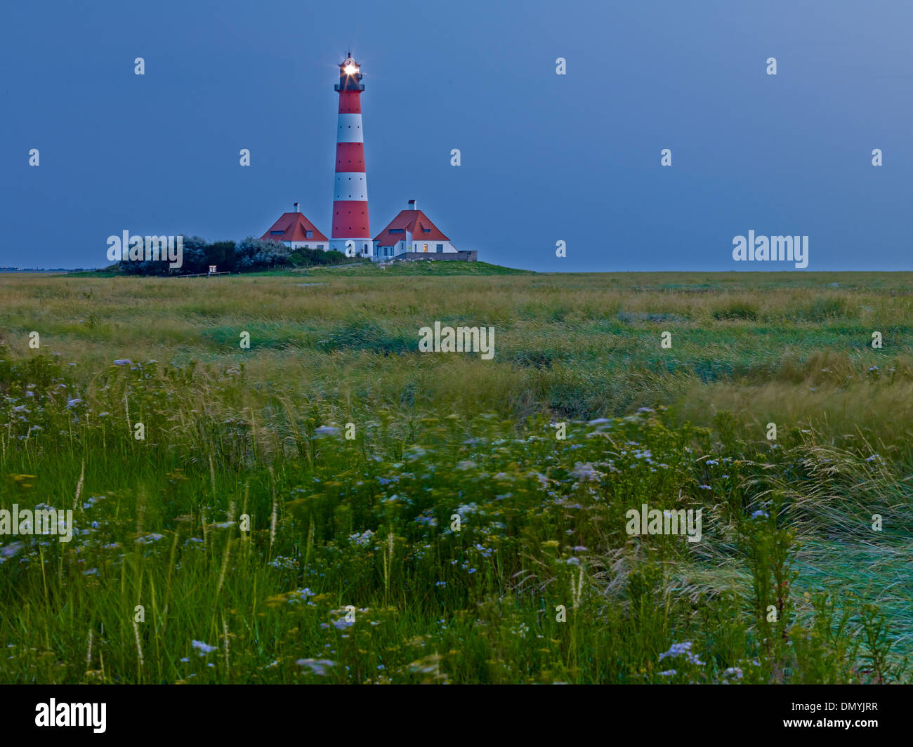 Faro Westerheversand, penisola di Eiderstedt, Frisia settentrionale, Schleswig-Holstein, Germania Foto Stock