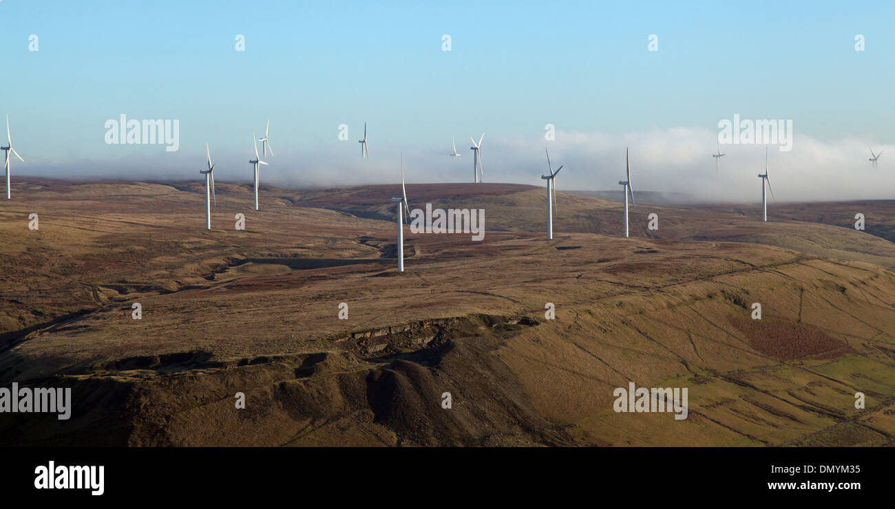 Vista aerea di turbine eoliche sul Pennine hills Foto Stock