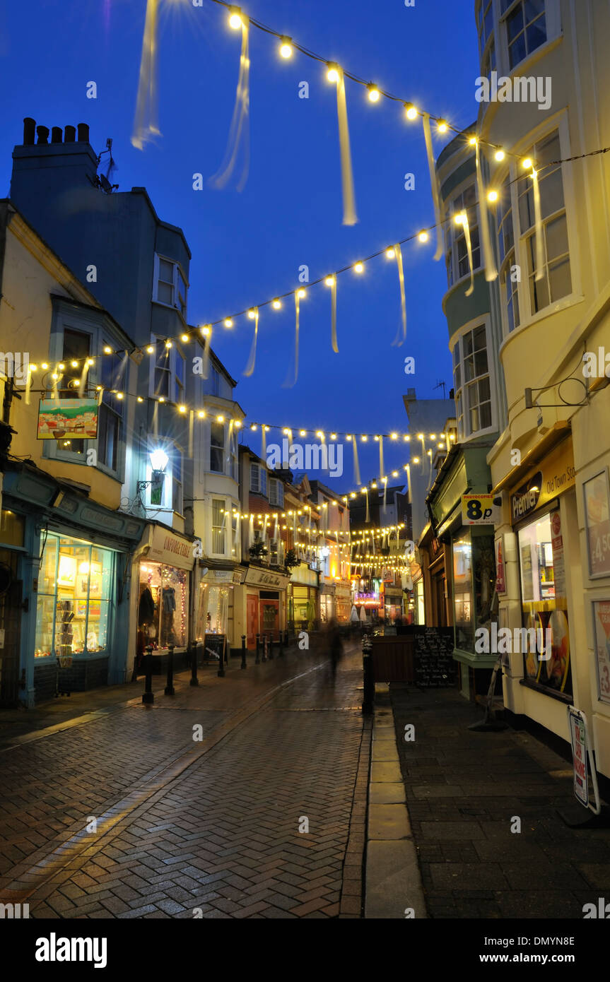 George Street, Hastings Old Town, East Sussex, Regno Unito al tempo di Natale Foto Stock