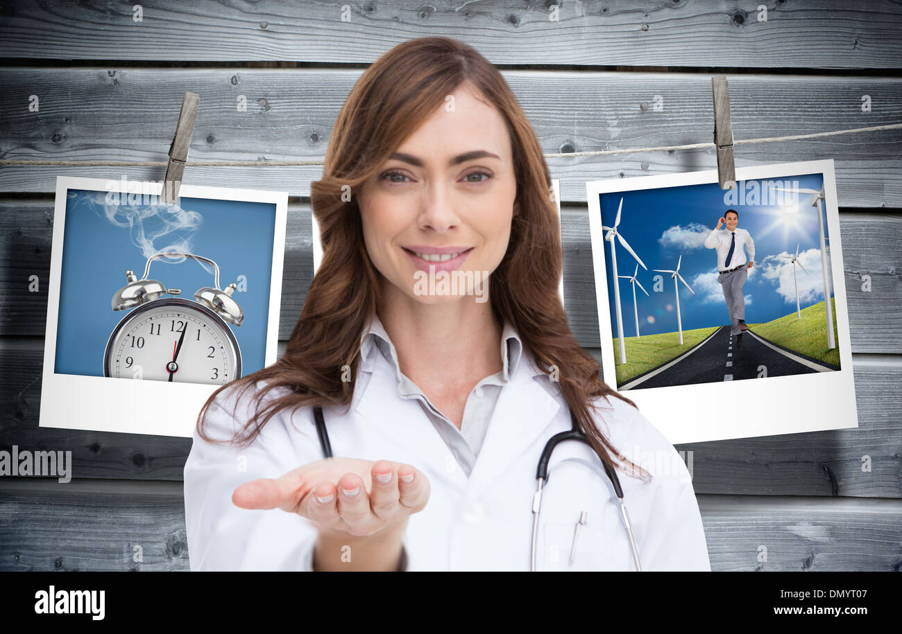 Immagine composita del ritratto femminile di infermiere tenendo fuori aprire palm Foto Stock