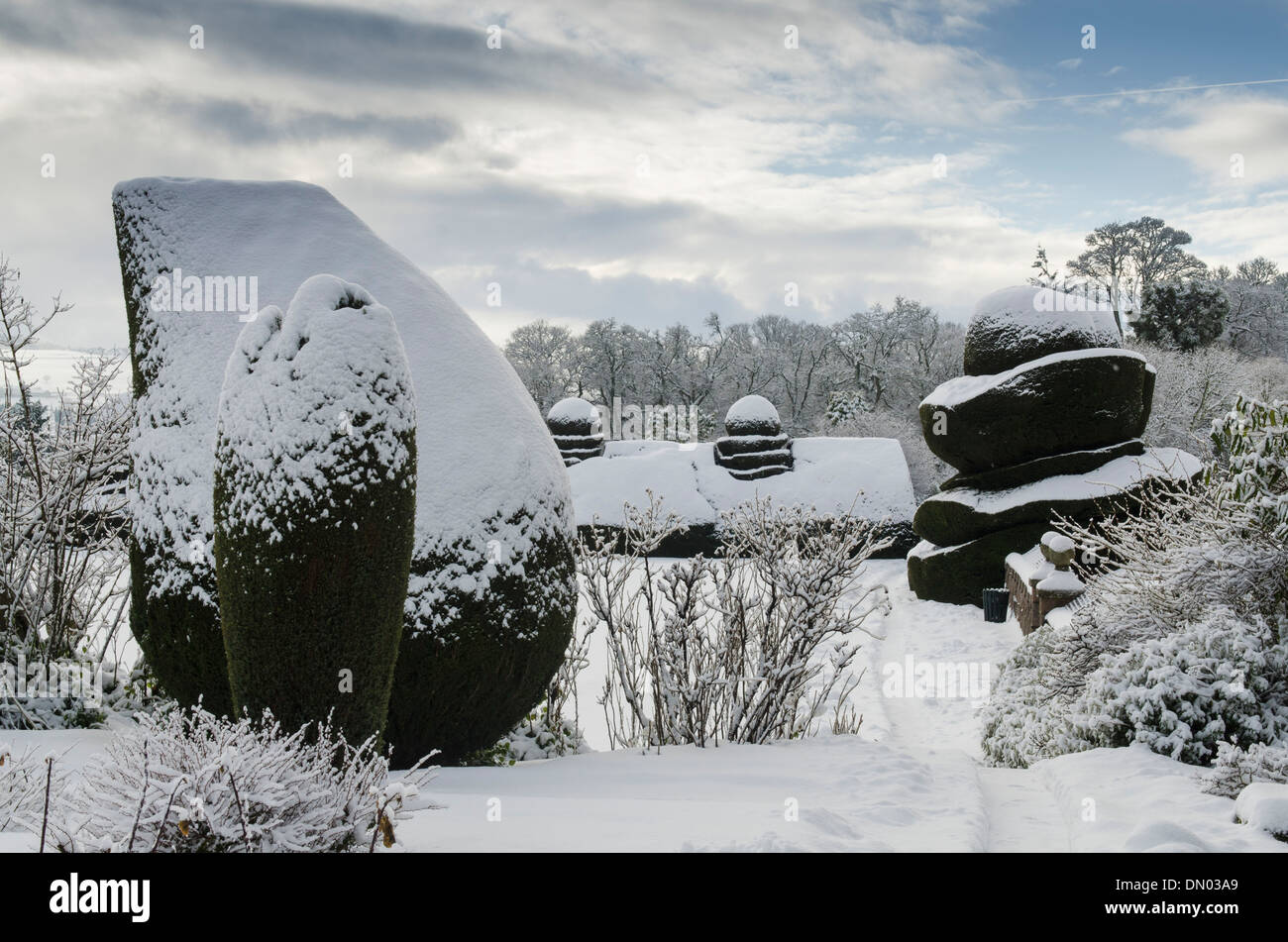 Crathes giardino nella neve profonda Foto Stock