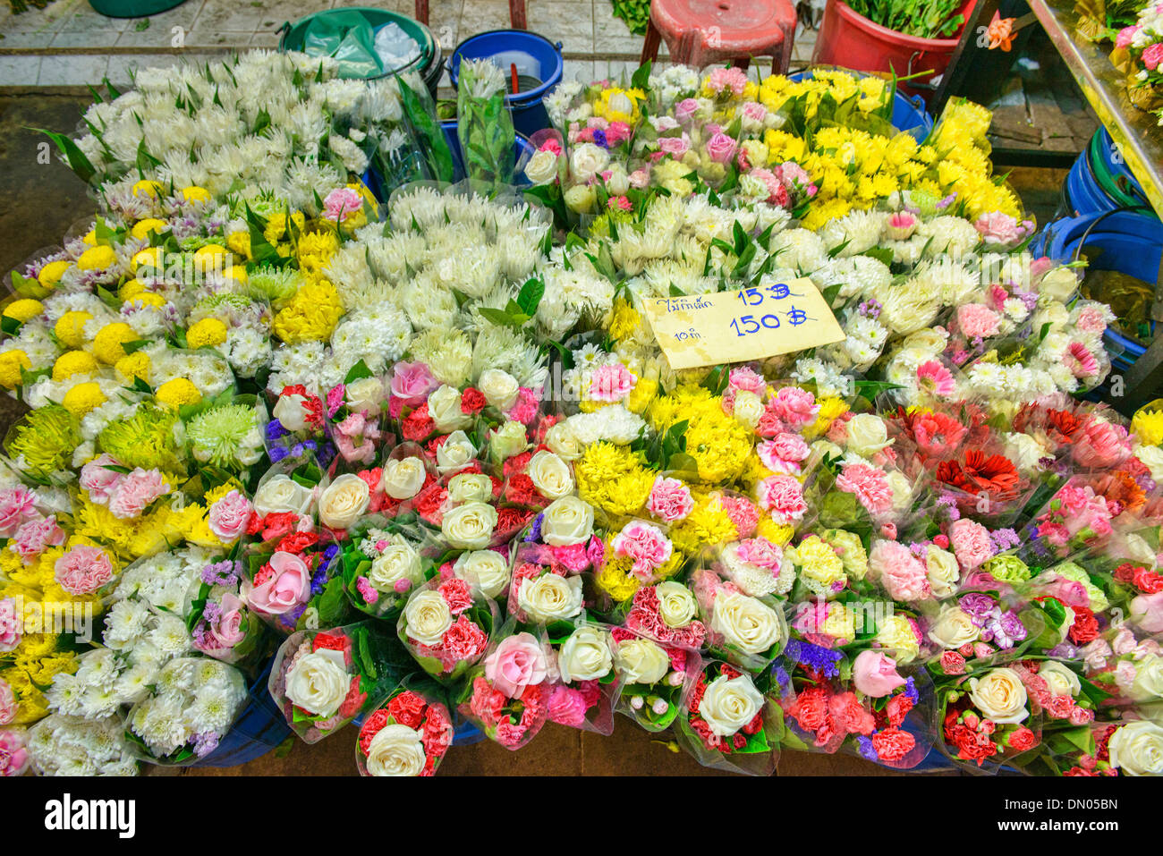 Le scene del Pak Klong Talat, il mercato dei fiori a Bangkok, in Thailandia Foto Stock