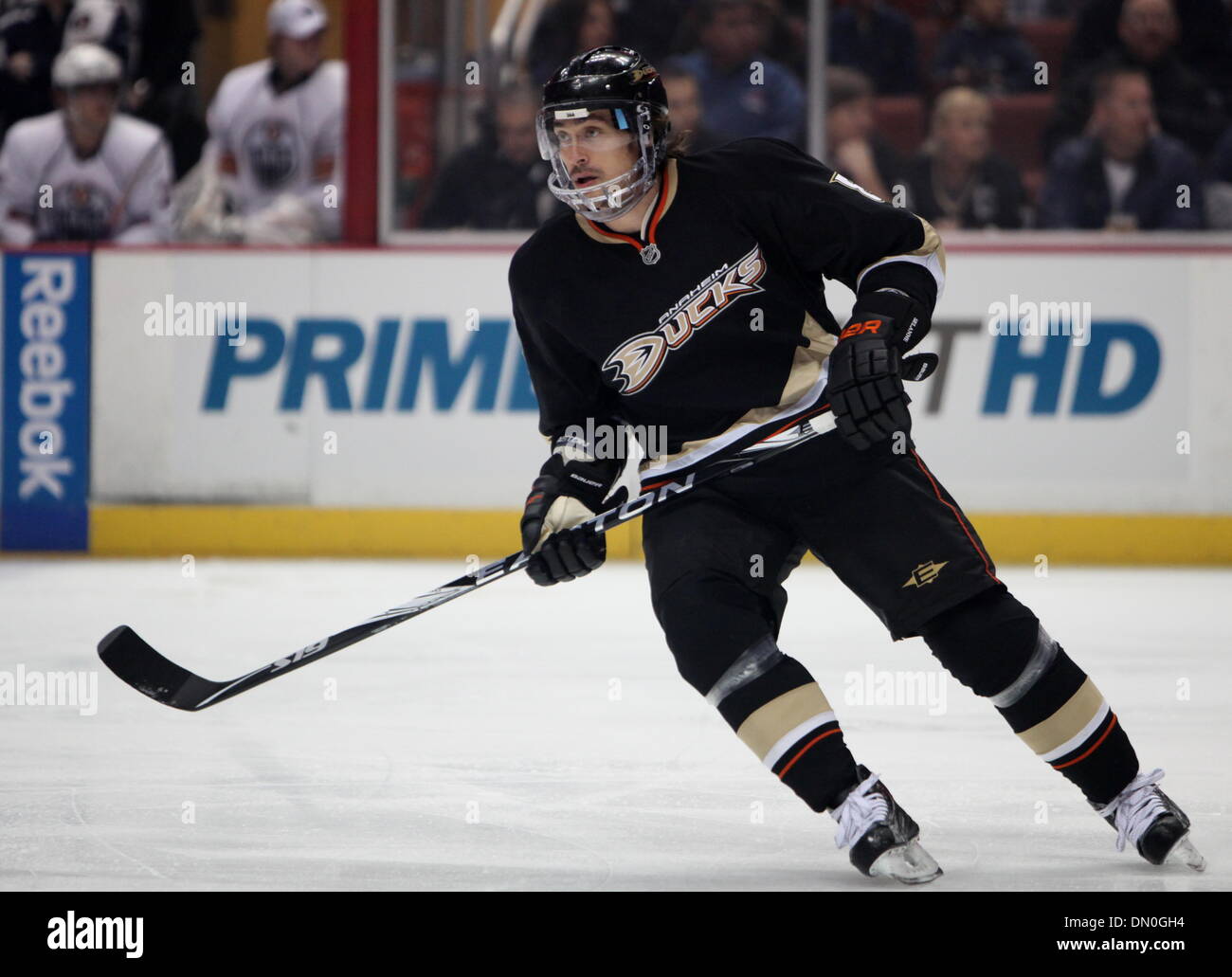Feb 10, 2010 - Anaheim, California, Stati Uniti d'America - Anaheim Ducks ala destra Teemu Selanne di Finlandia è raffigurato durante un NHL Hockey gioco contro i lubrificatori de Edmonton all'Honda Center. (Credito Immagine: © Mark Samala/ZUMA Press) Foto Stock