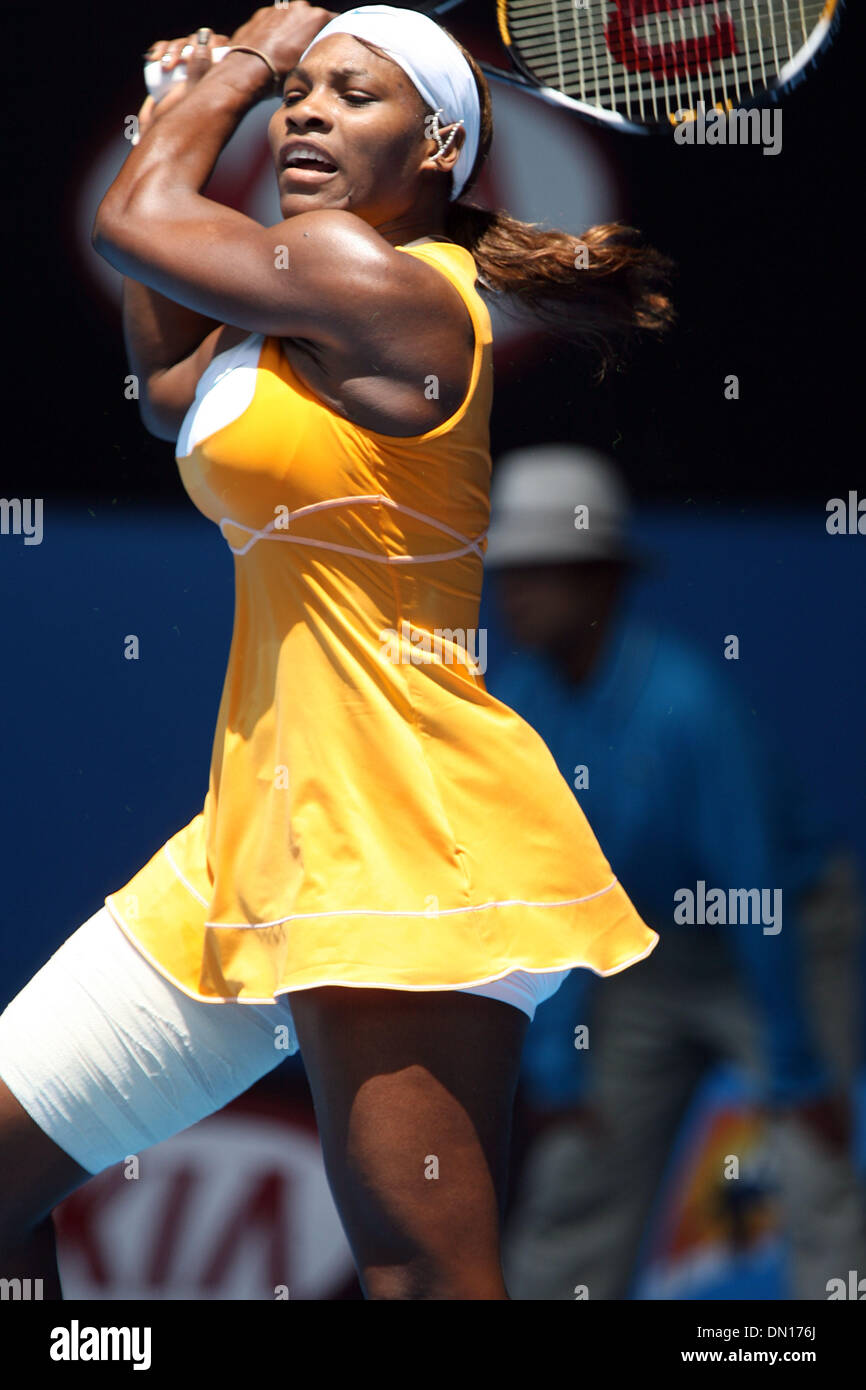 Jan 19, 2010 - Melbourne, Victoria, Australia - Roger Federer (SUI) sconfitte Igor ANDREEV (RUS) 4-6, 6-2, 7-6, 6-0 durante il round 1 giocare al 2010 Australian Open di Tennis. (Credito Immagine: © MM Immagini/ZUMA Press) Foto Stock