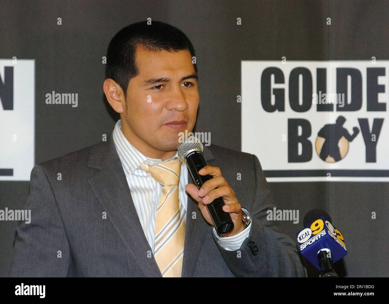 Jan 26, 2006; Los Angeles, CA, Stati Uniti d'America; 3 tempo mondo campione del peso piuma MARCO ANTONIO BARRERA (61-4 42 KO) assiste il Los Angeles conferenza stampa per il suo prossimo IBF World Championship leggero bout contro Gesù Chavez (42-3 28KO) il 25 marzo al MGM Grand in Las Vegas NV. Credito: Foto di Rob DeLorenzo/ZUMA premere. (©) Copyright 2006 by Rob DeLorenzo Foto Stock