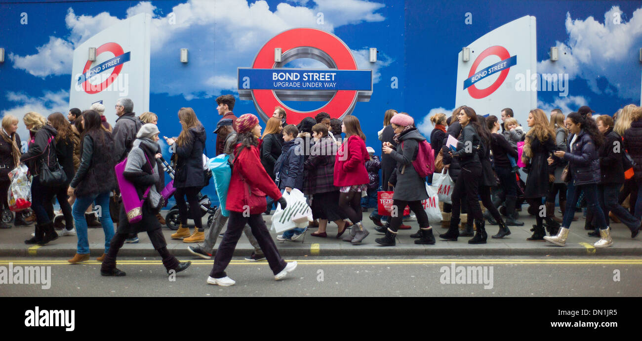 Londra gli amanti dello shopping di Oxford Street, accanto a Bond Street Foto Stock