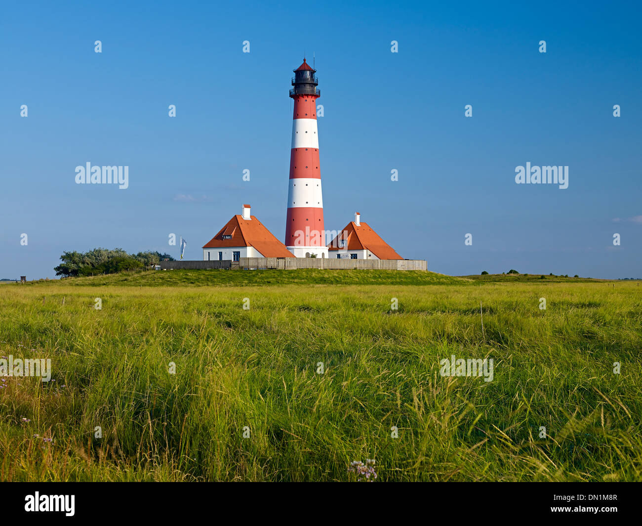 Faro Westerheversand, penisola di Eiderstedt, Frisia settentrionale, Schleswig-Holstein, Germania Foto Stock