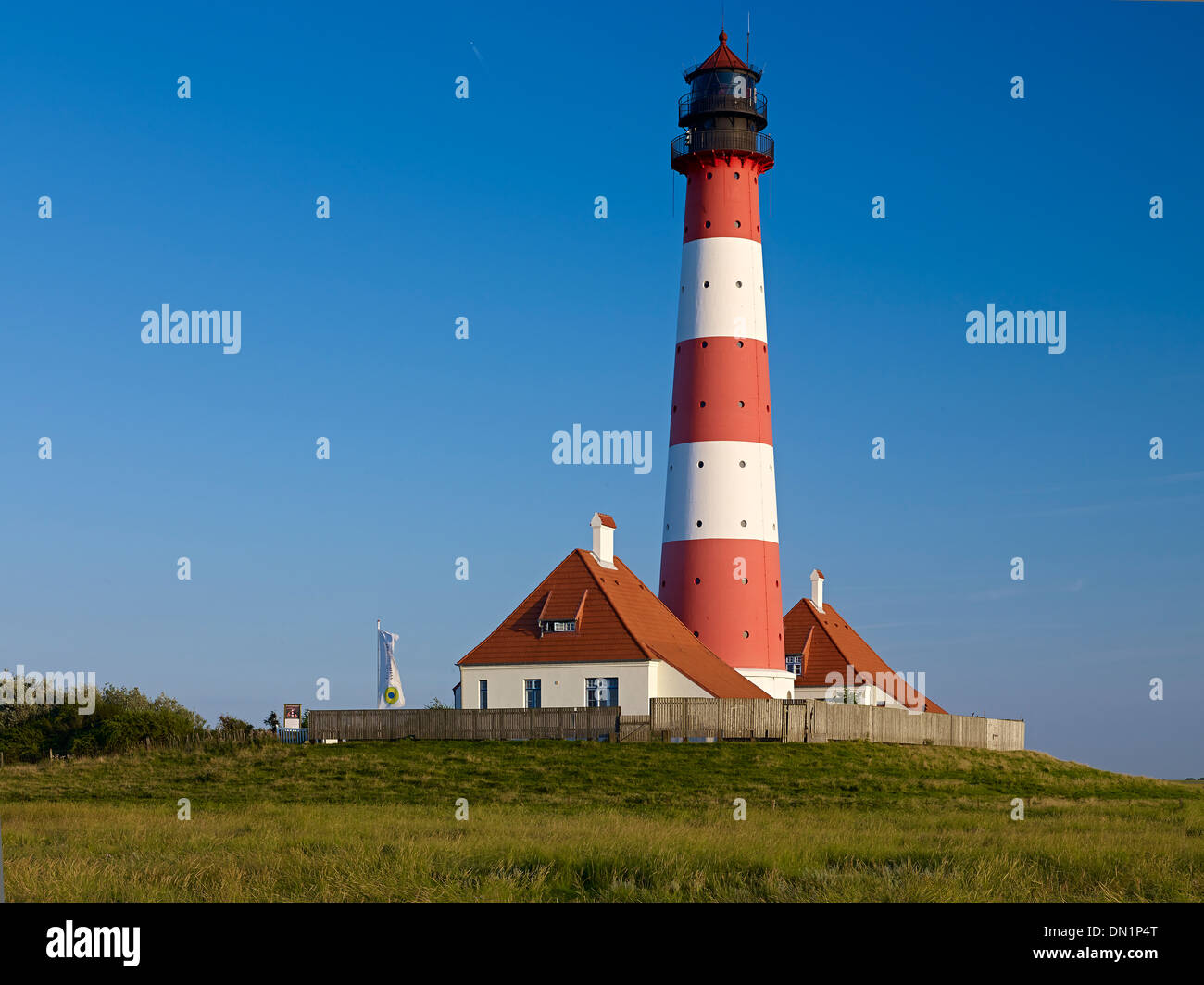 Faro Westerheversand, penisola di Eiderstedt, Frisia settentrionale, Schleswig-Holstein, Germania Foto Stock