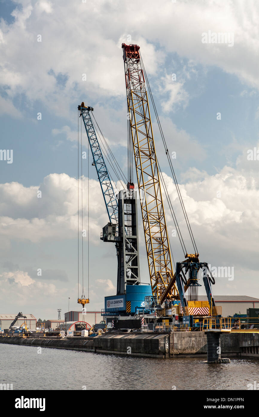 Gru portuali, Fiume Tees,Teesside, Inghilterra Foto Stock