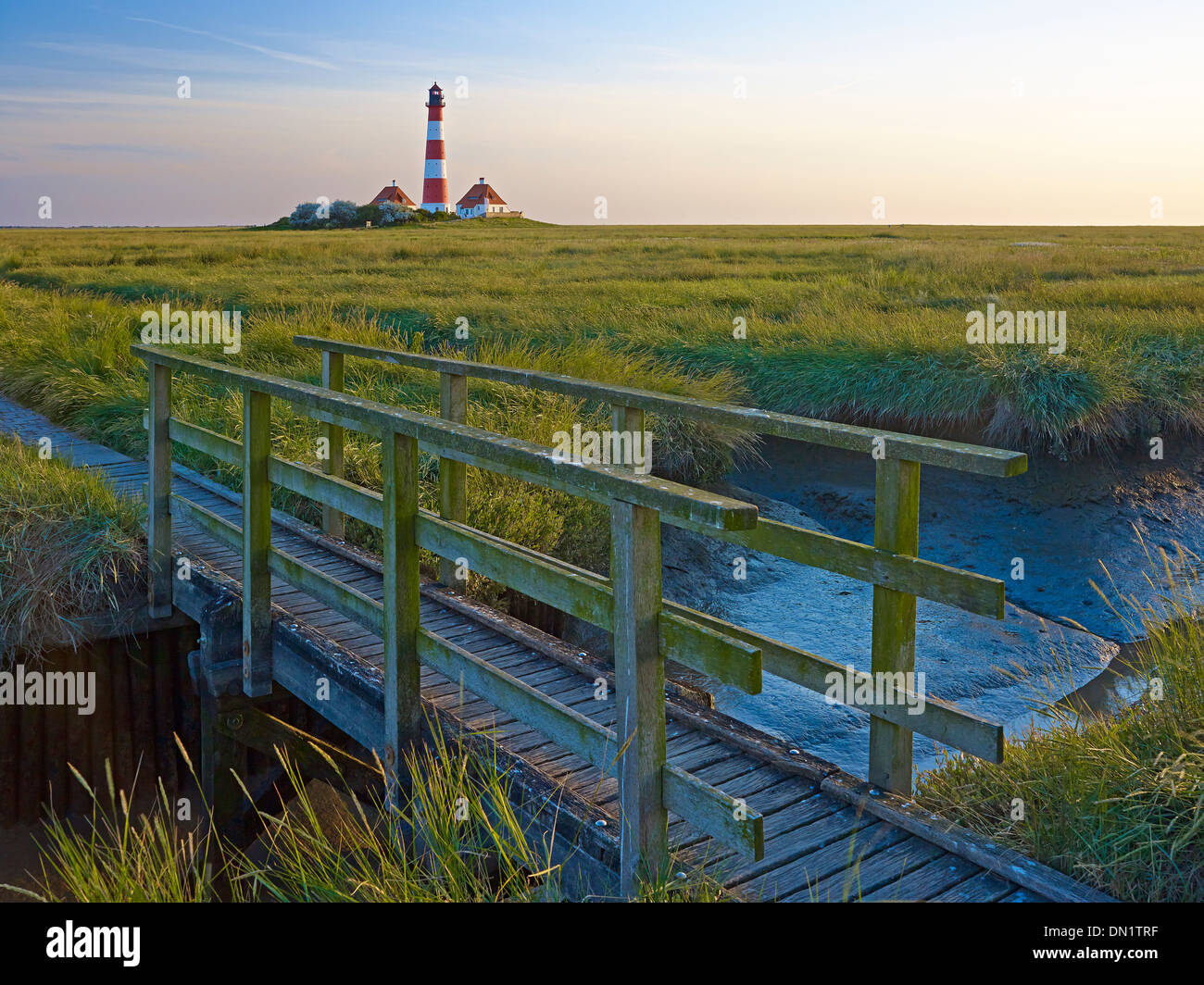 Faro Westerheversand, penisola di Eiderstedt, Frisia settentrionale, Schleswig-Holstein, Germania Foto Stock