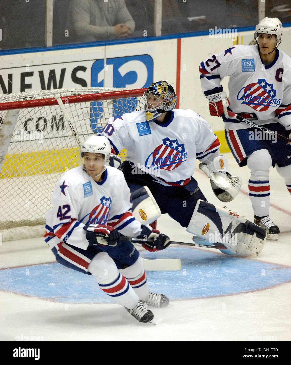 17 novembre 2006: AHL - Rochester americano è Andrej Sekera #42, Craig Anderson #30 e Brandon Smith #27 in azione contro il Manitoba. Il Manitoba Canucks presso Rochester americani al Blue Cross Arena presso la War Memorial Auditorium. Rochester sconfitto Manitoba da 4 a 3 in OT.(Immagine di credito: © Alan Schwartz/Cal Sport Media) Foto Stock