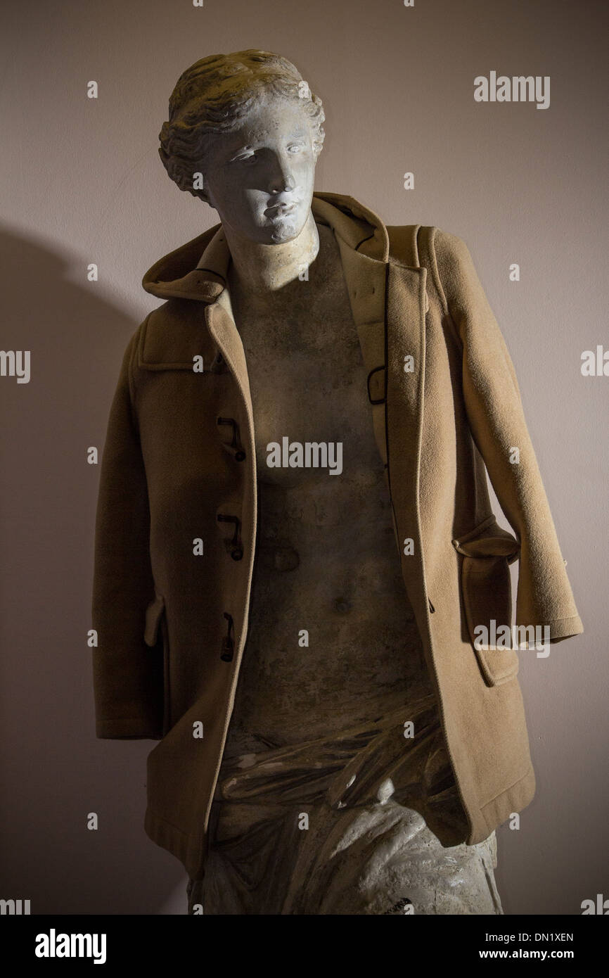 Gloverall,gloverall duffle coat,Aphrodite di Milos, meglio conosciuta come la Venere di Milo, è un antica statua greca e uno dei Foto Stock