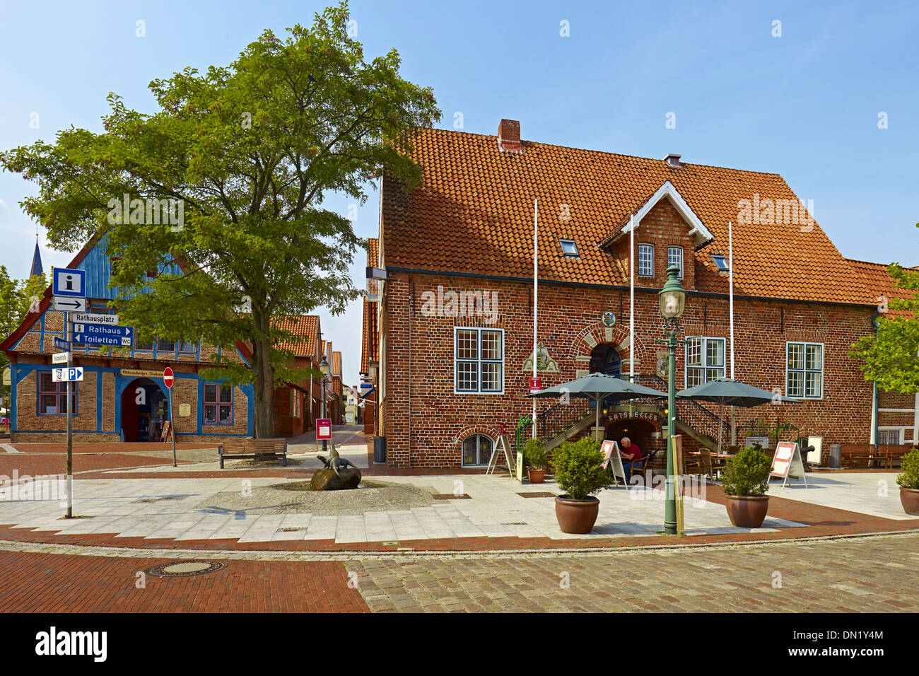 Mattone town hall in Otterndorf, Land Hadeln, Bassa Sassonia, Germania Foto Stock