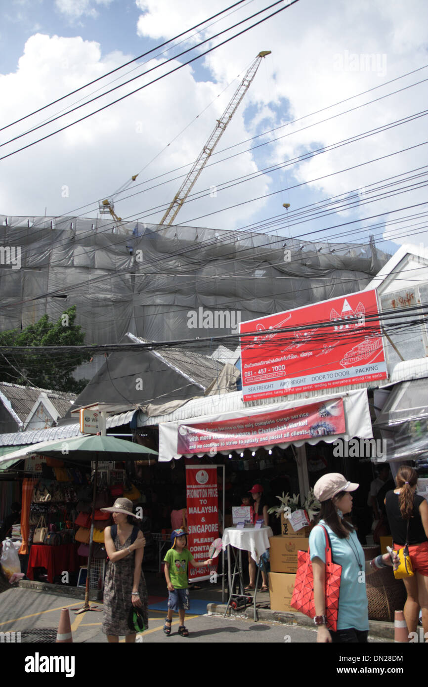Nuovo edificio sito in costruzione presso il Mercato del fine settimana di Chatuchak , Bangkok , Thailandia Foto Stock