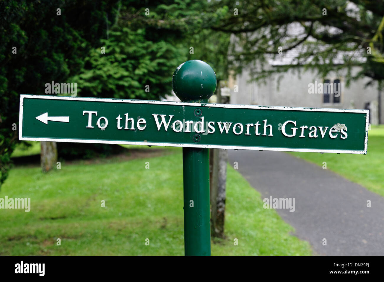 Indicazioni per le tombe di Wordsworth a Saint Oswalds Churchyard, Grasmere, Lake District, Cumbria, Inghilterra, Regno Unito Foto Stock