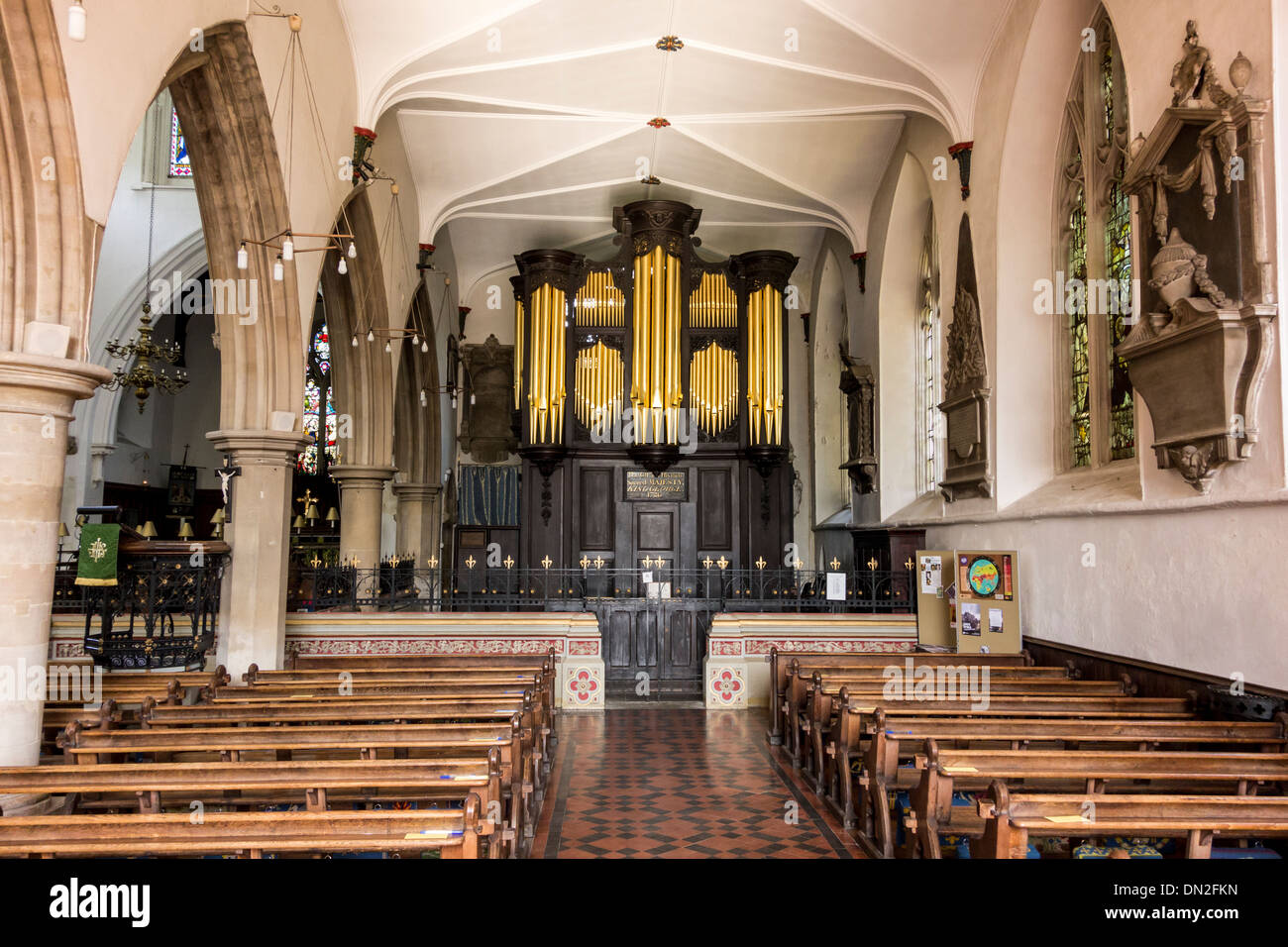 Interno di Santa Maria Vergine Chiesa Lodge, Wotton under edge, Gloucestershire, Regno Unito Foto Stock