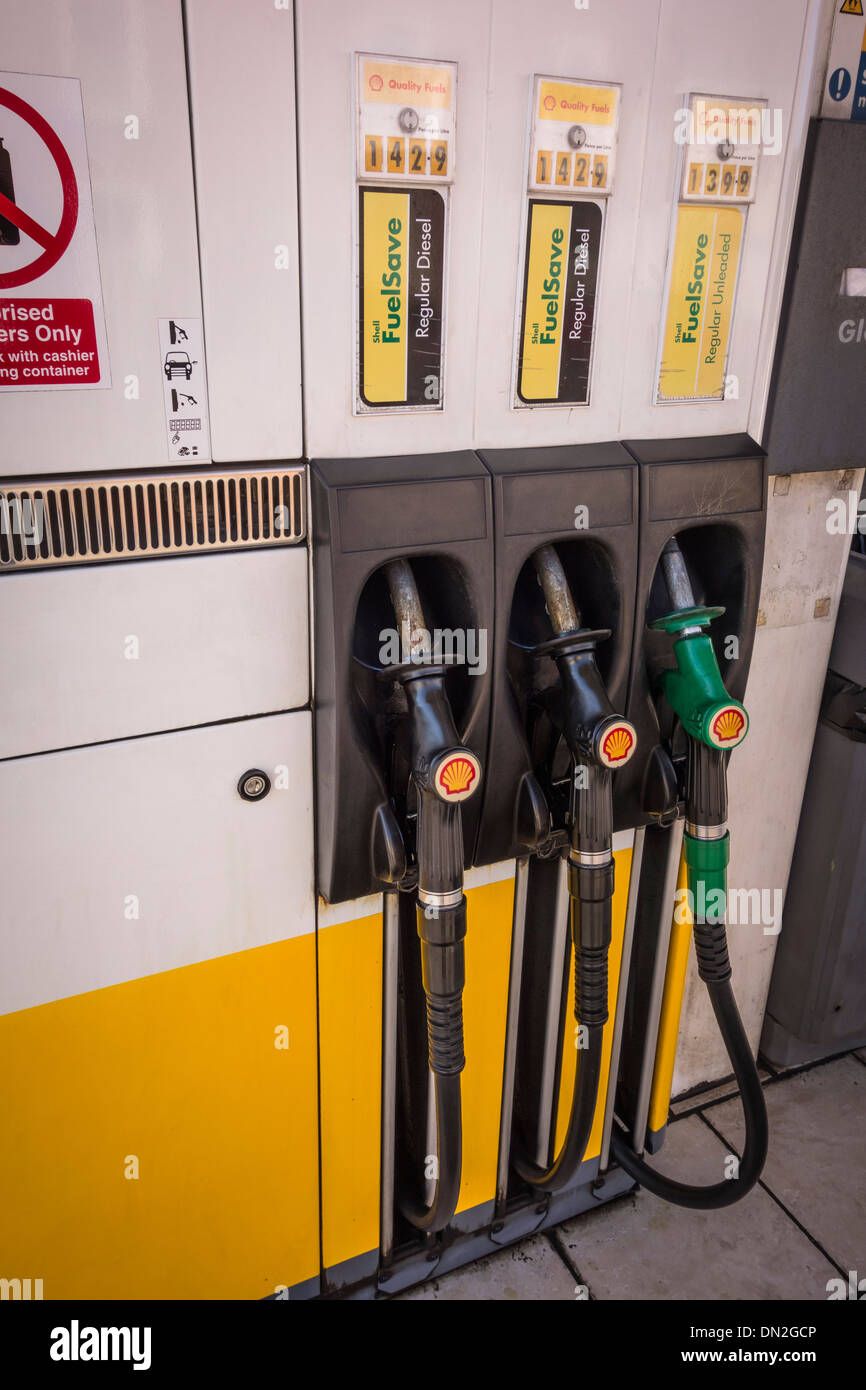 Distributore di benzina Shell, REGNO UNITO Foto Stock