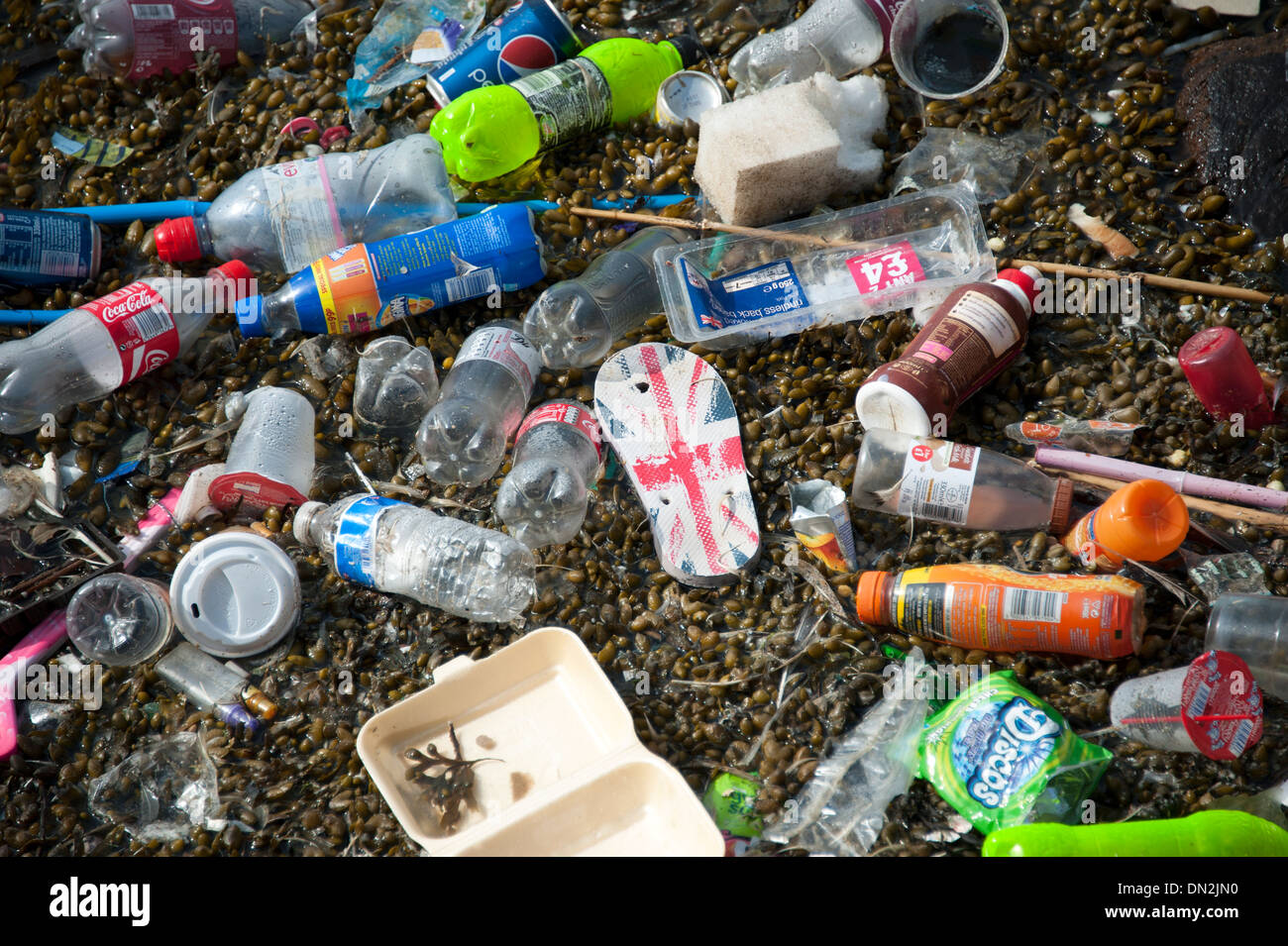 Rifiuti di plastica inquinamento nel mare oceano acqua fatta dall'uomo Foto Stock