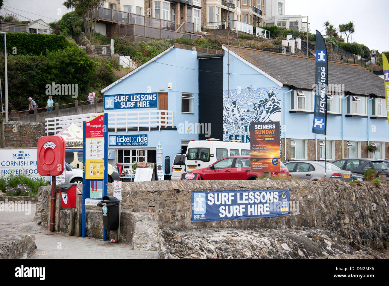 Lezioni di Surf Scuola di surf in Cornovaglia a Perranporth Foto Stock