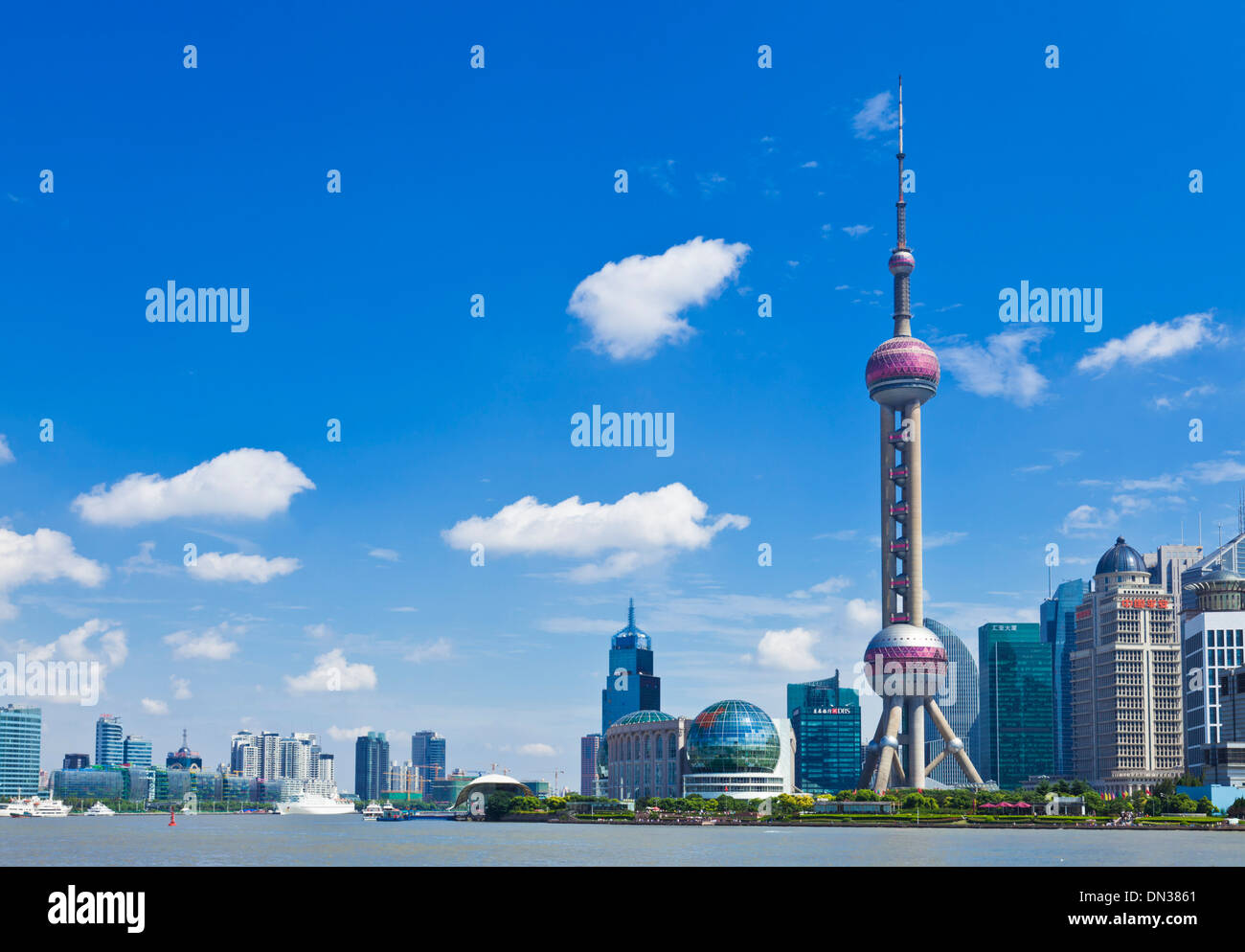 Shanghai Pudong Skyline con Oriental Pearl PRC, Repubblica Popolare di Cina e Asia Foto Stock