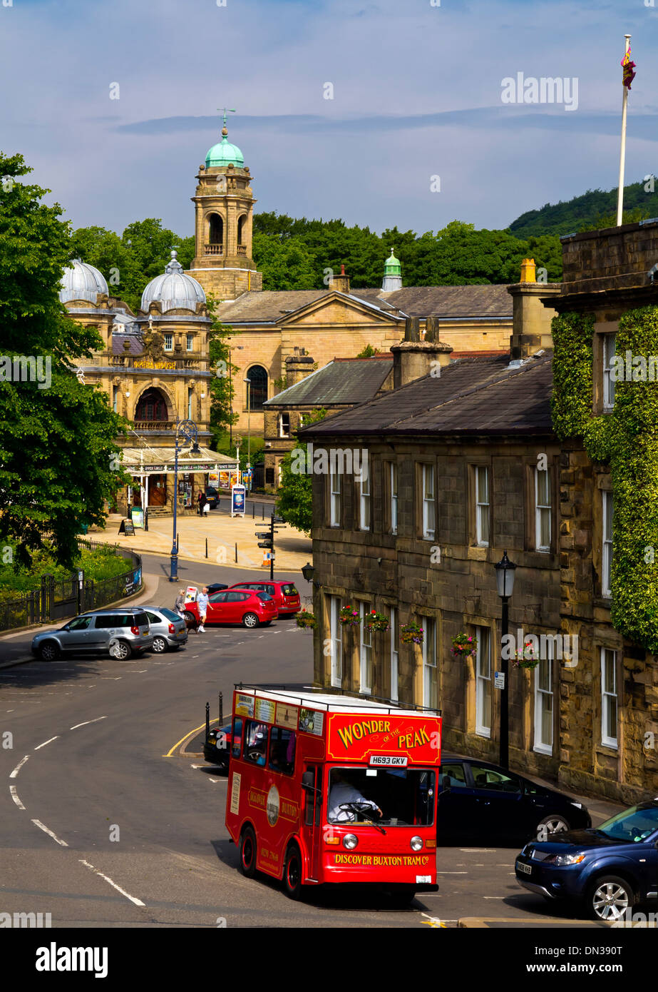 La meraviglia del Peak Tram elettrico in Buxton Derbyshire Regno Unito convertito da un latte Electricar galleggiante e ora un veicolo turistico Foto Stock