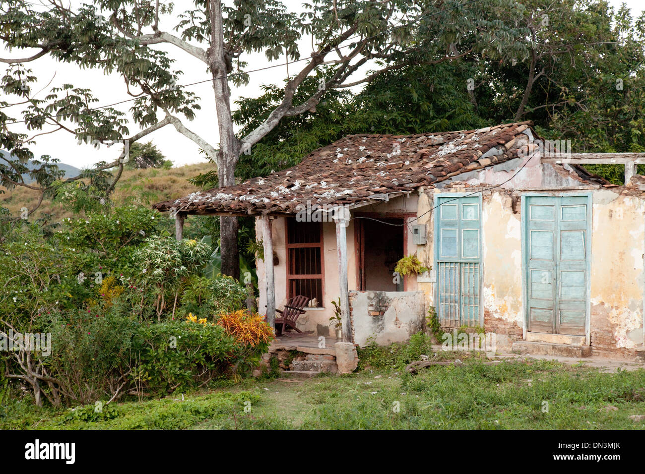 Casa di Cuba; una casa a Trinidad, Cuba, Caraibi, America Latina, che riflette la povertà locale Foto Stock
