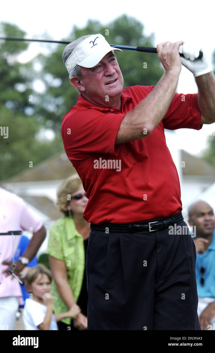 Aug 27, 2006; Raleigh, NC, Stati Uniti d'America; Presidente e Chief Executive Officer di energia progresso Carolinas FRED giorno rende un aspetto al 2006 Jimmy V Celebrity Golf Classic che ha avuto luogo a Prestonwood Country Club situato in Cary. Il Jimmy Valvano Foundation ha sollevato oltre 12 milioni di dollari per aiutare a beneficio della ricerca contro il cancro. Coach Jim Valvano passata nel 1993 dal cancro e w Foto Stock