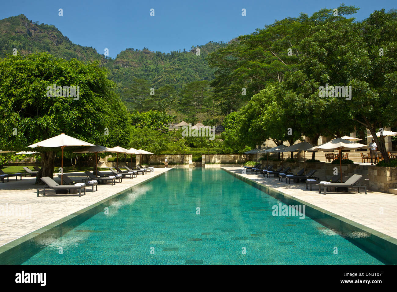 La piscina dell'Hotel Amanjiwo, il Borobudur, Java, Indonesia Foto Stock