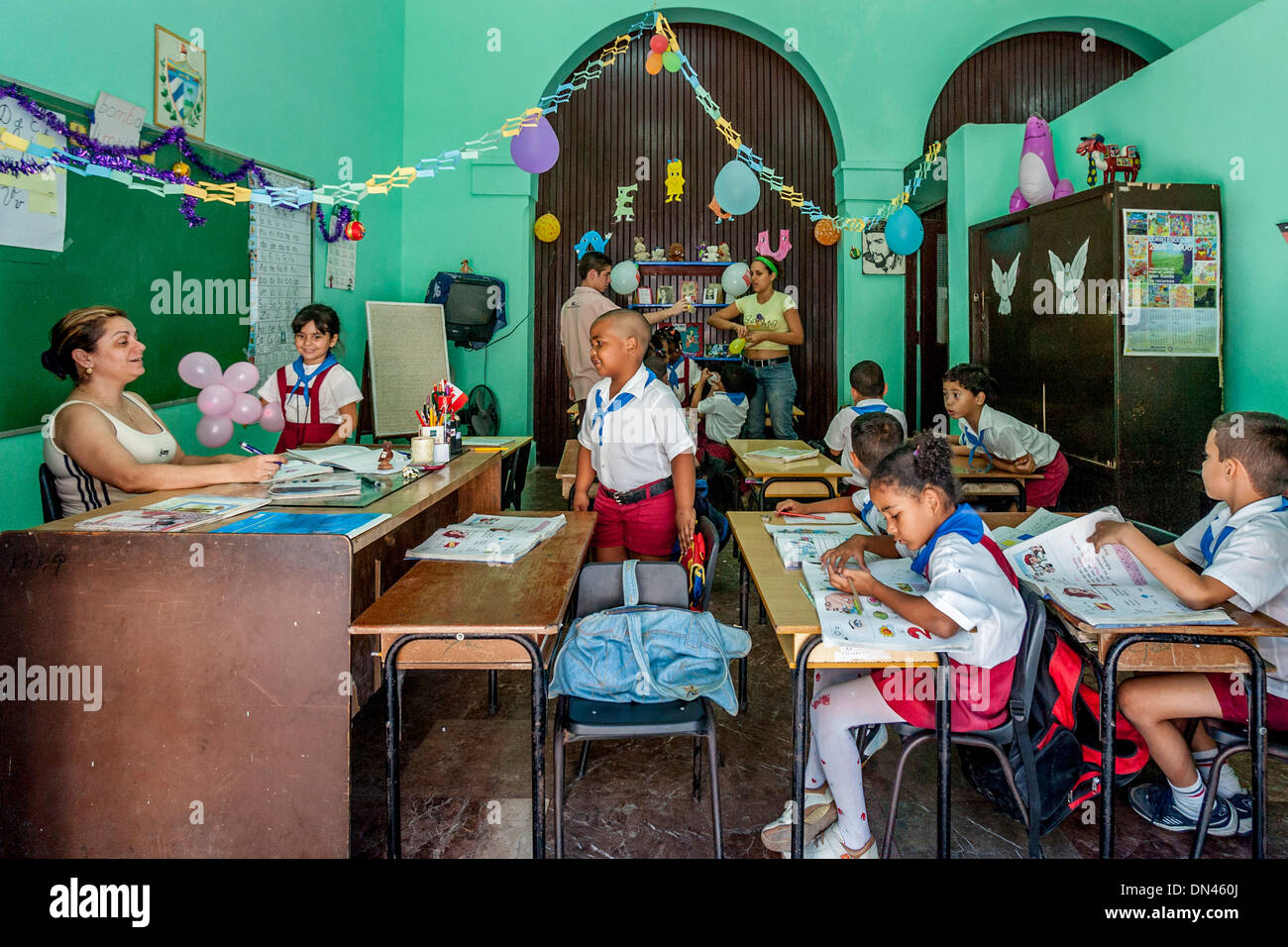 Scuola cubana i bambini a scuola, Havana, Cuba Foto Stock
