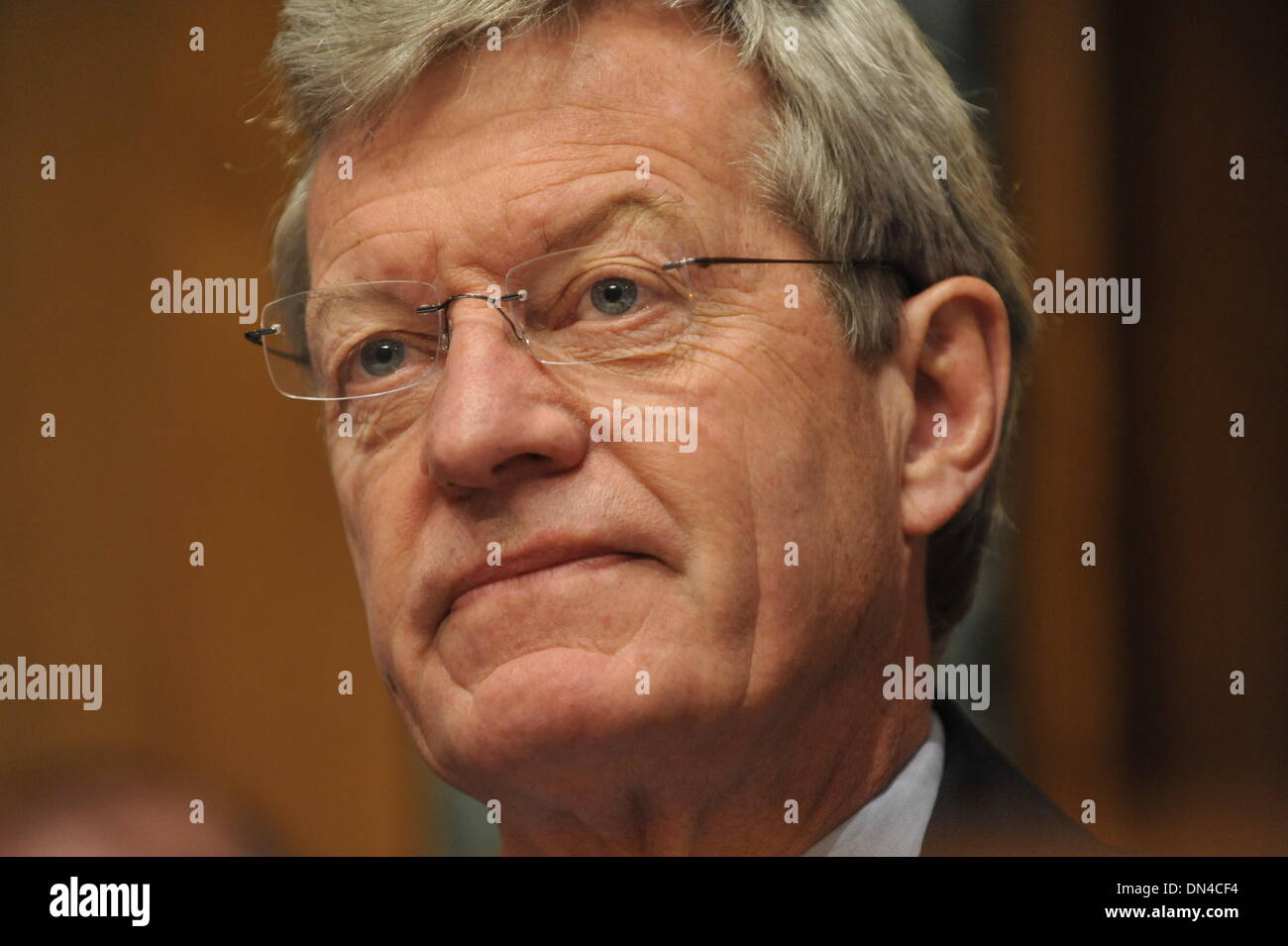 Dic. 18, 2013 - Il Presidente Barack Obama è atteso a nominare il Senato Comitato Finanze presidente Max Baucus come ambasciatore in Cina. Nella foto: 25 Aprile 2012 - Washington, DC, Stati Uniti - Sen. MAX BAUCUS, D-MT, sedie una audizione della commissione delle Finanze del Senato sulla riforma della tassa federale codice. (Credito Immagine: © Jay Mallin/ZUMAPRESS.com) Foto Stock