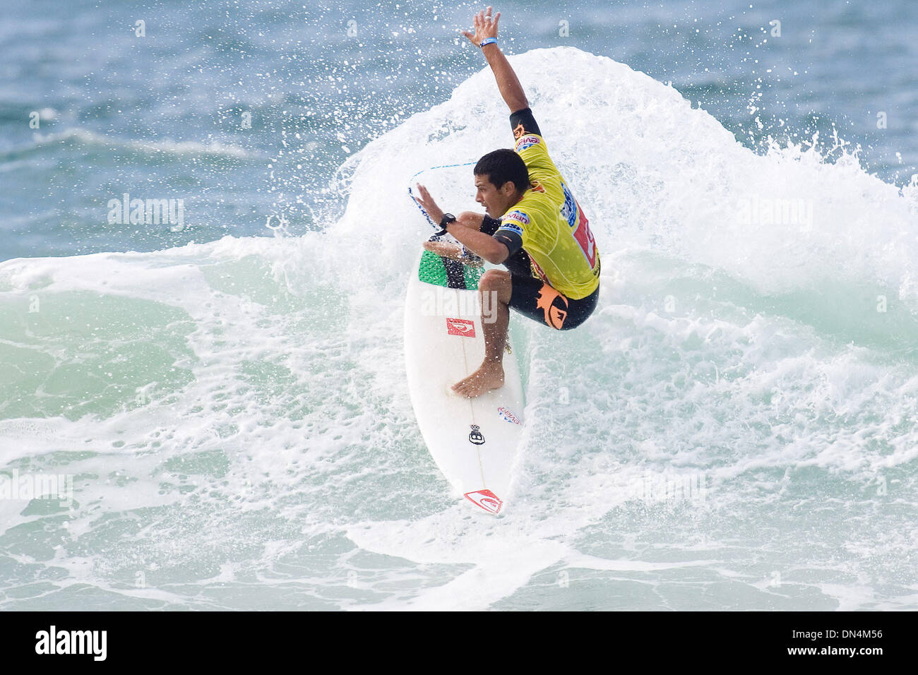 Set 29, 2006; Hossegor, Francia; Carattere jolly JEREMY FLORES (Francia) è stato battuto di stretta misura da sette volte ASP campione del mondo Kelly Slater (USA) in tre round. Flores ha lottato in condizioni onshore, ma è stato in grado di dare Slater una corsa per il suo denaro in morendo pochi minuti del calore, cadendo a corto di battere lui da un mero punto. Nonostante la sua eliminazione, Flores ha già qualificato per t Foto Stock