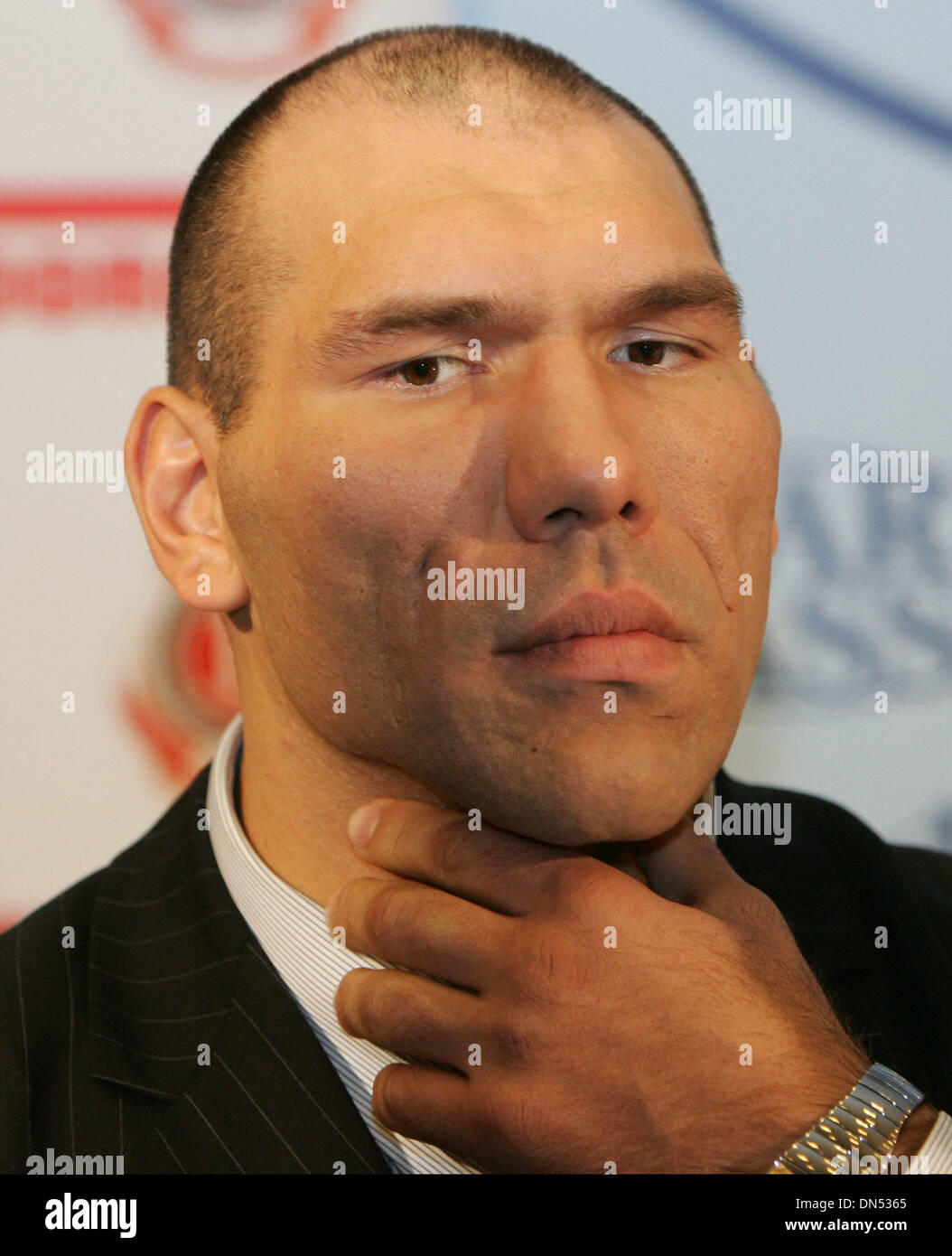 Russo di peso pesante boxer Nikolai Valuev alla conferenza stampa a Mosca.(Immagine di credito: © PhotoXpress/ZUMA Premere) Restrizioni: Nord e Sud America diritti solo! Foto Stock