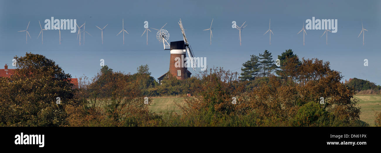 Storico mulino e Sheringham Shoal fattoria eolica nel mare del Nord dal Weybourne Norfolk Foto Stock