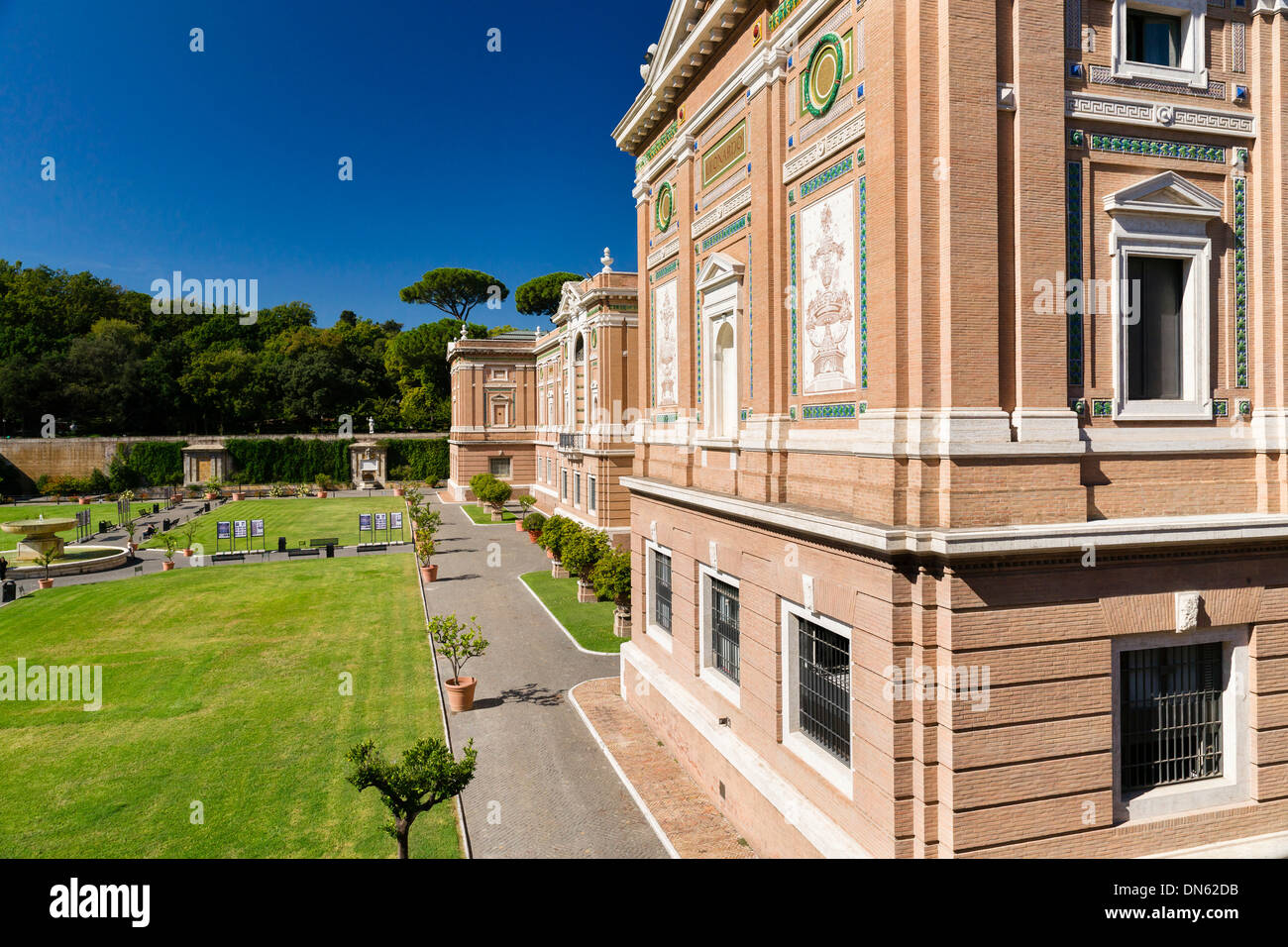 Palazzo dei Musei Vaticani con giardini, Città del Vaticano, Vaticano, Roma, lazio, Italy Foto Stock