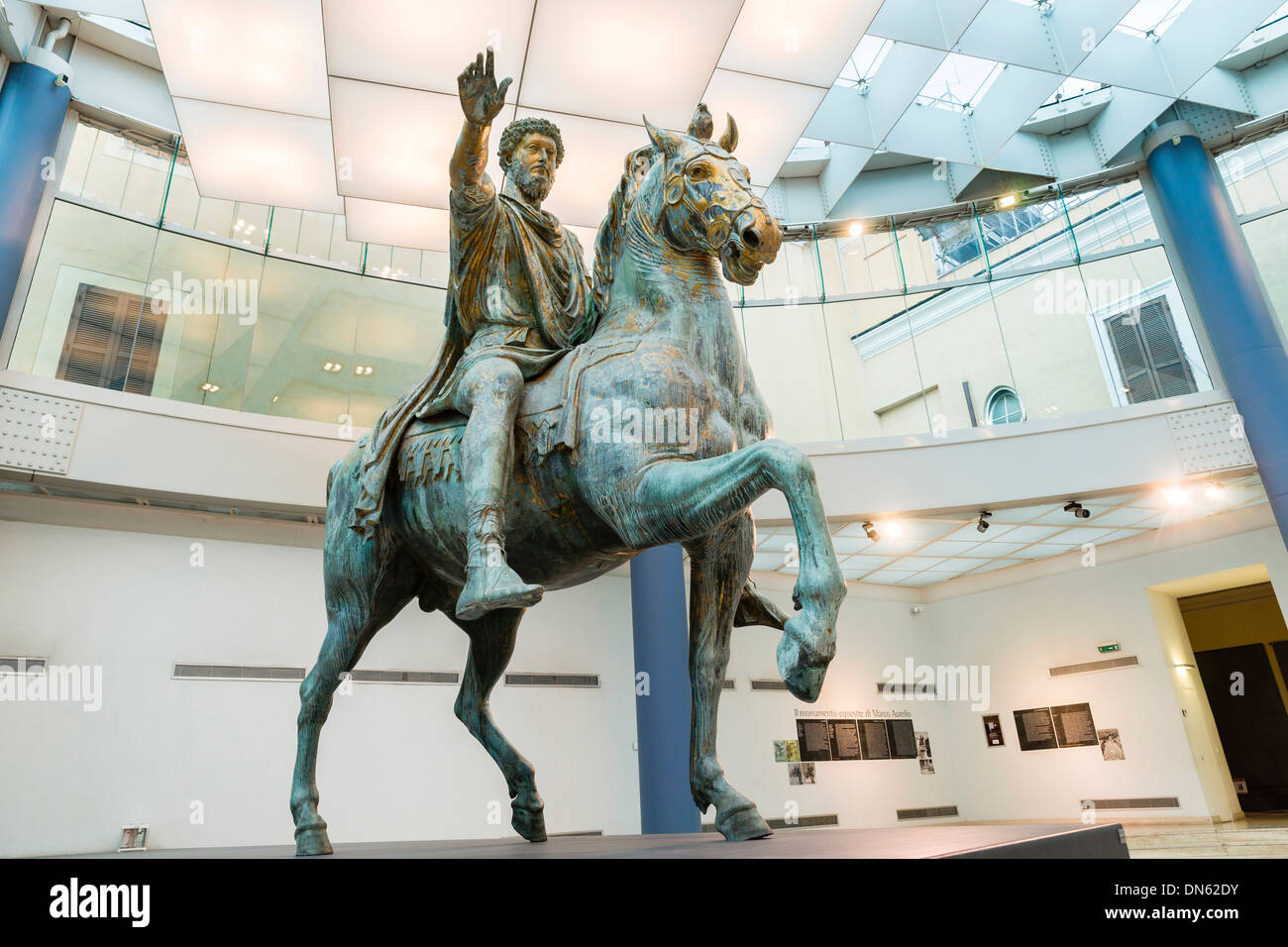Originale statua equestre di Marco Aurelio, del 165 DC, bronzo, Musei Capitolini, Campidoglio, Roma, Lazio Foto Stock