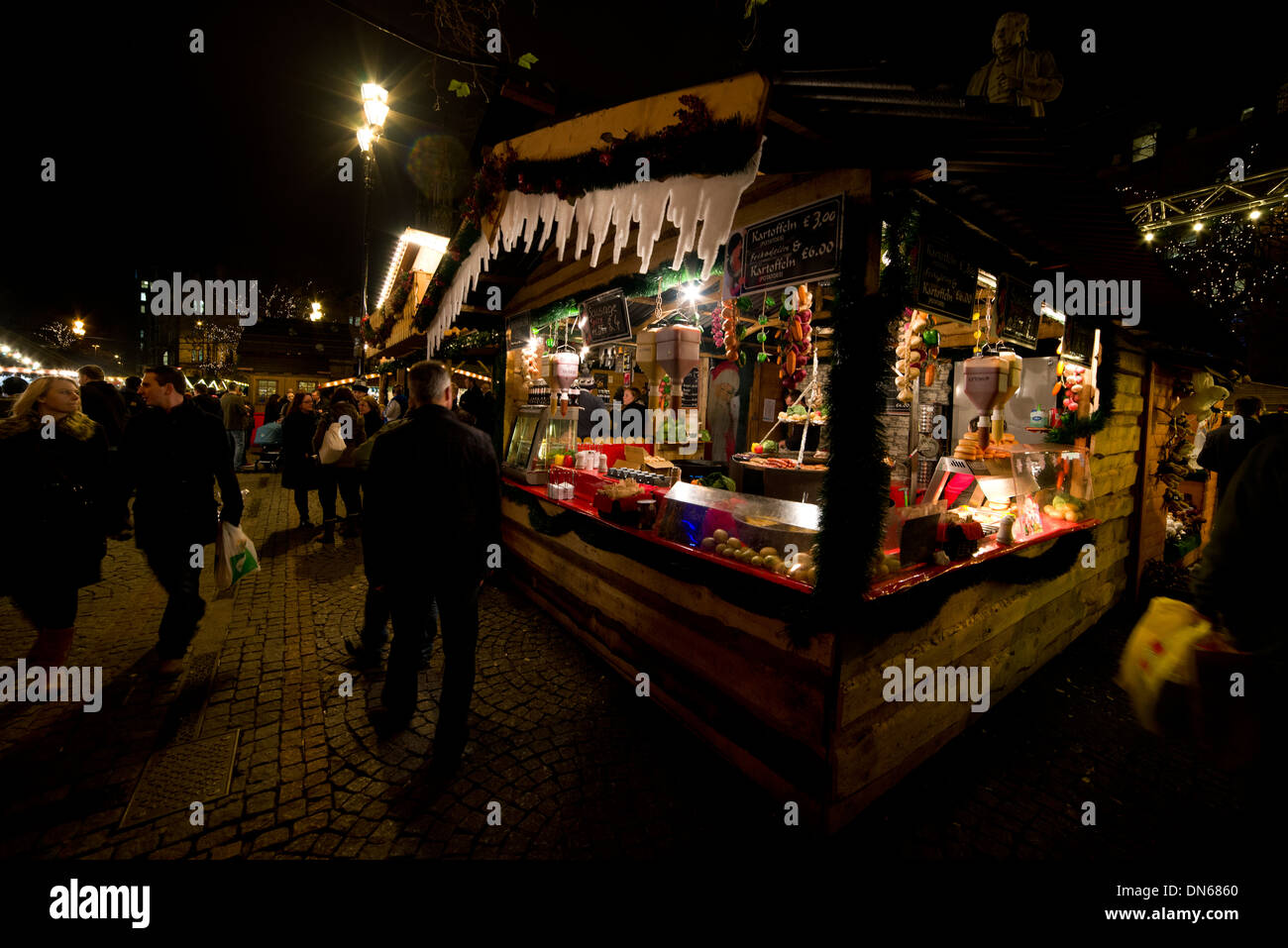 Manchester, Natale, mercato, stallo 2013, notte, Europeo, Tedesco, Italiano, inverno, Dicembre, Inghilterra, UE, commercio, business Foto Stock