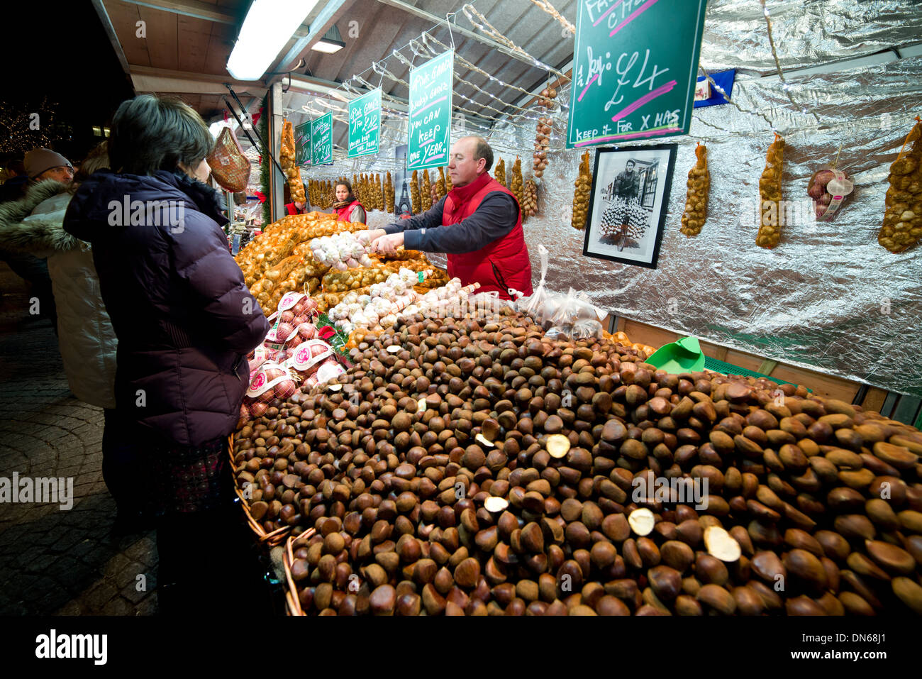 Manchester, Natale, mercato, stallo 2013, notte, Europeo, Tedesco, Italiano, inverno, Dicembre, Inghilterra, UE, commercio, business Foto Stock