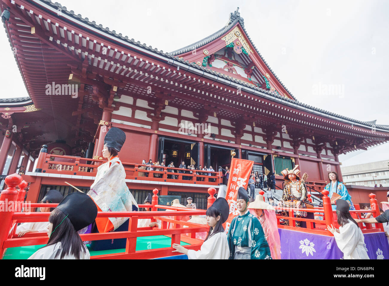 Giappone, Honshu, Kanto, Tokyo Asakusa, Jidai Matsurai Festival, Festival galleggiante e il Tempio di Sensoji Foto Stock