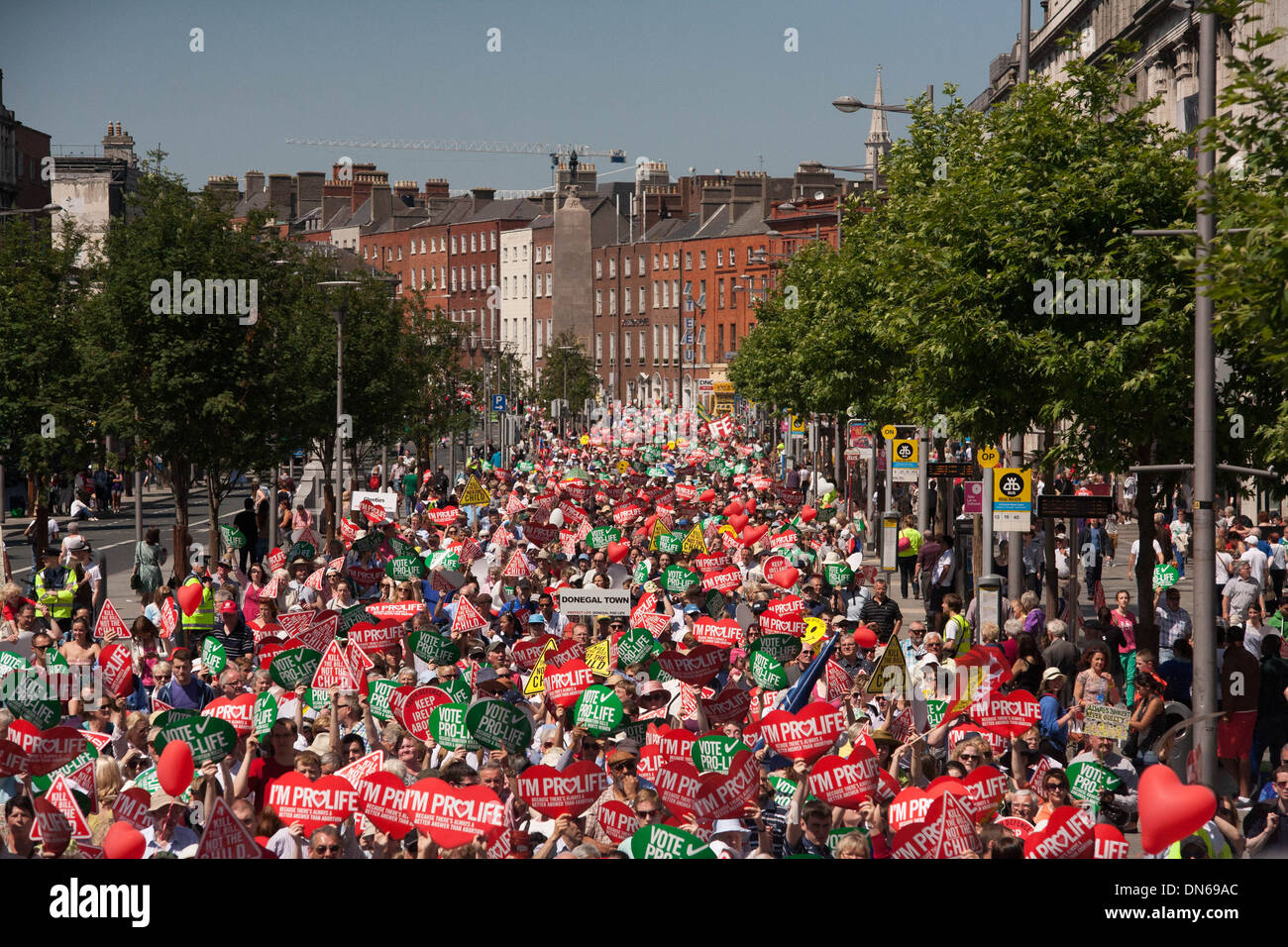 Tra 60-100.000 persone si radunano a Dublino per tutti i Rally Irlanda a vita per protestare contro il nuovo Irish legge sull aborto. Foto Stock