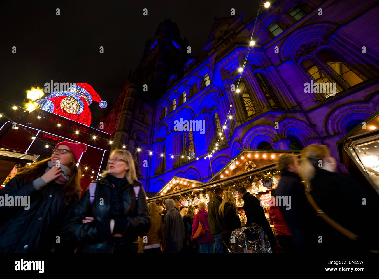 Manchester mercatino di Natale, stallo tappi per bottiglia, 2013, notte, Europeo, Tedesco, Italiano, inverno, Dicembre, Inghilterra, UE Foto Stock